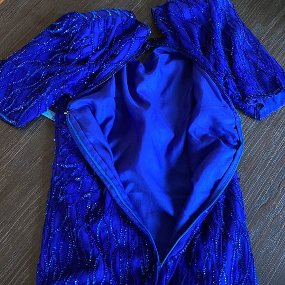 Gorgeous, 100% silk ladies sequin dress in beautiful electric blue.  Vintage - Picture 11 of 11